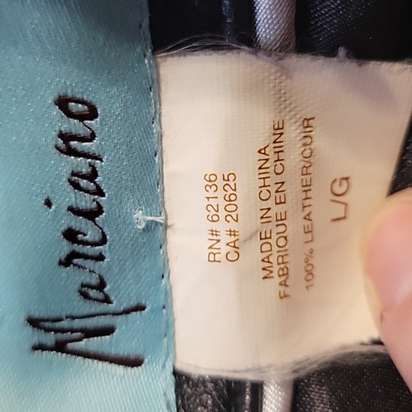 Woman's black leather jacket - Picture 5 of 6